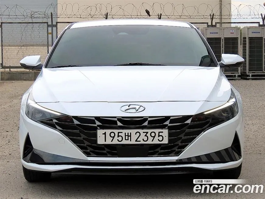 Hyundai AVANTE — фото 1