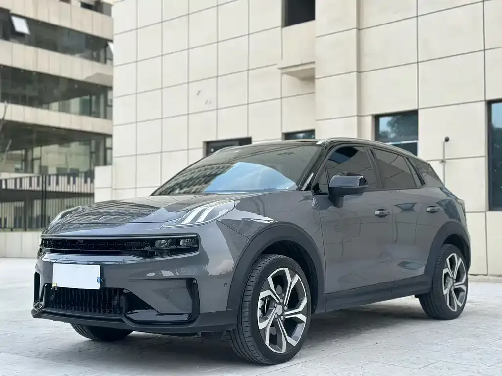 Lynk & Co 06