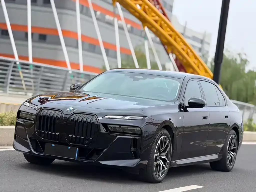BMW 7 Series — фото 1