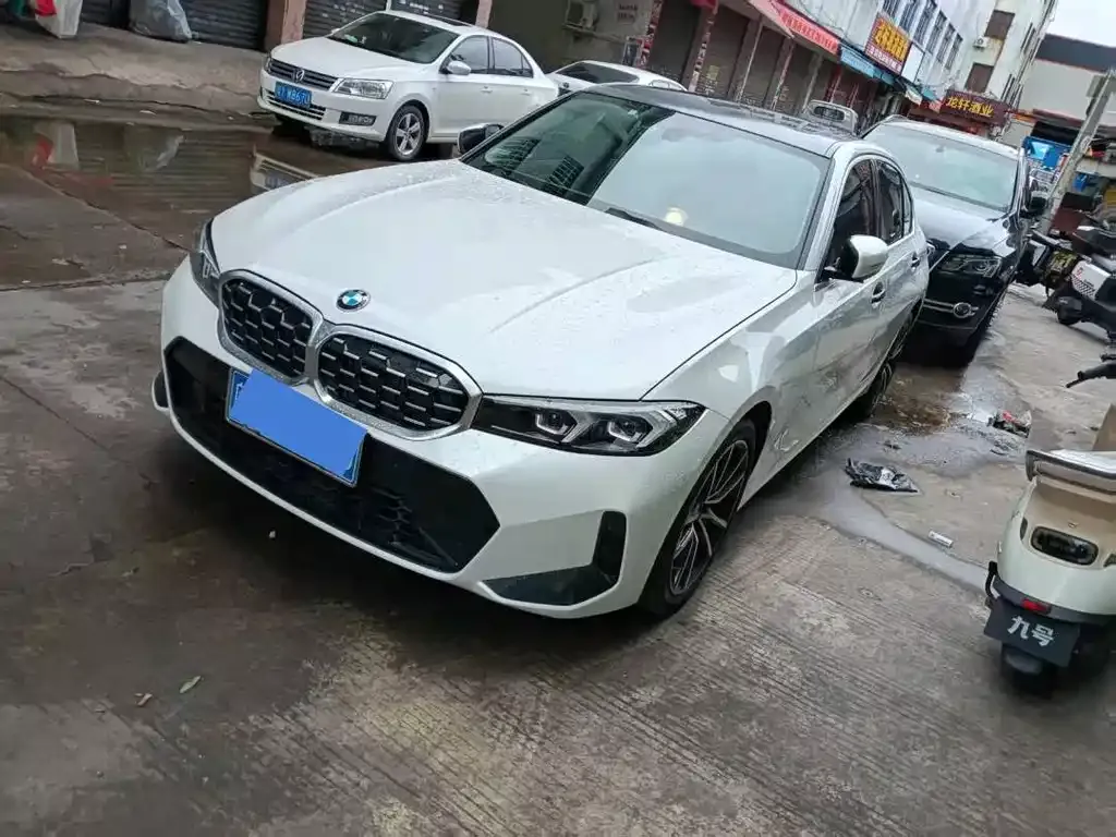 BMW 3 Series 2023 из CN, фото 1