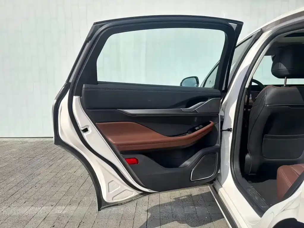 Lincoln Z 2025 из CN, фото 6