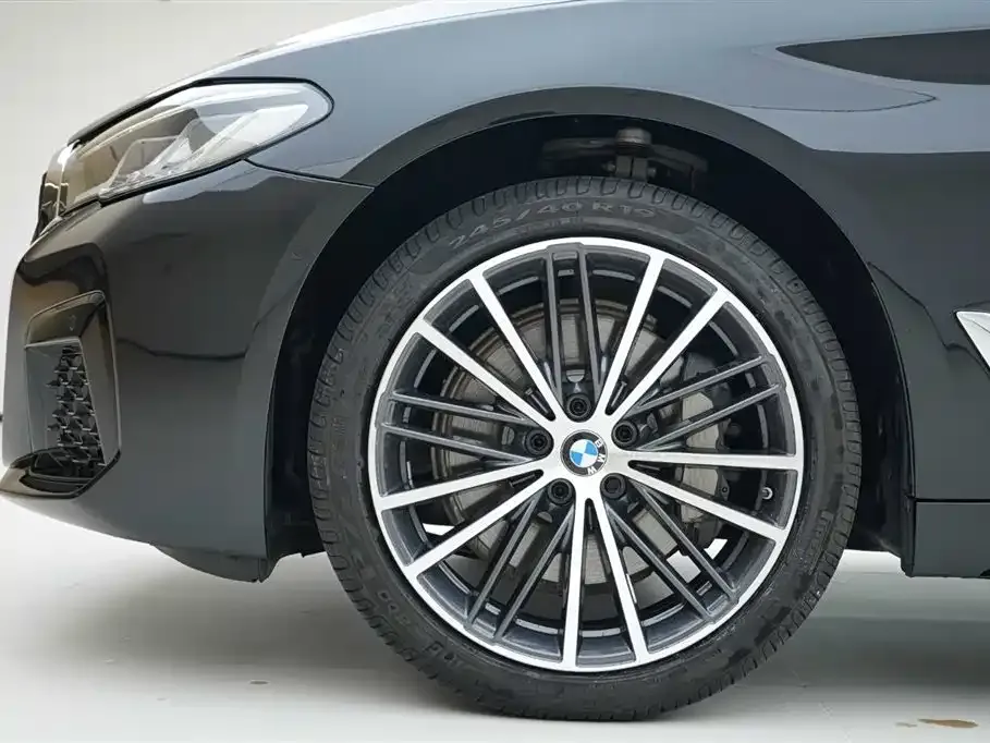 BMW 5 Series — фото 4
