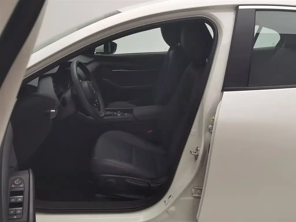 Mazda 3 Axela 2023 из CN, фото 4