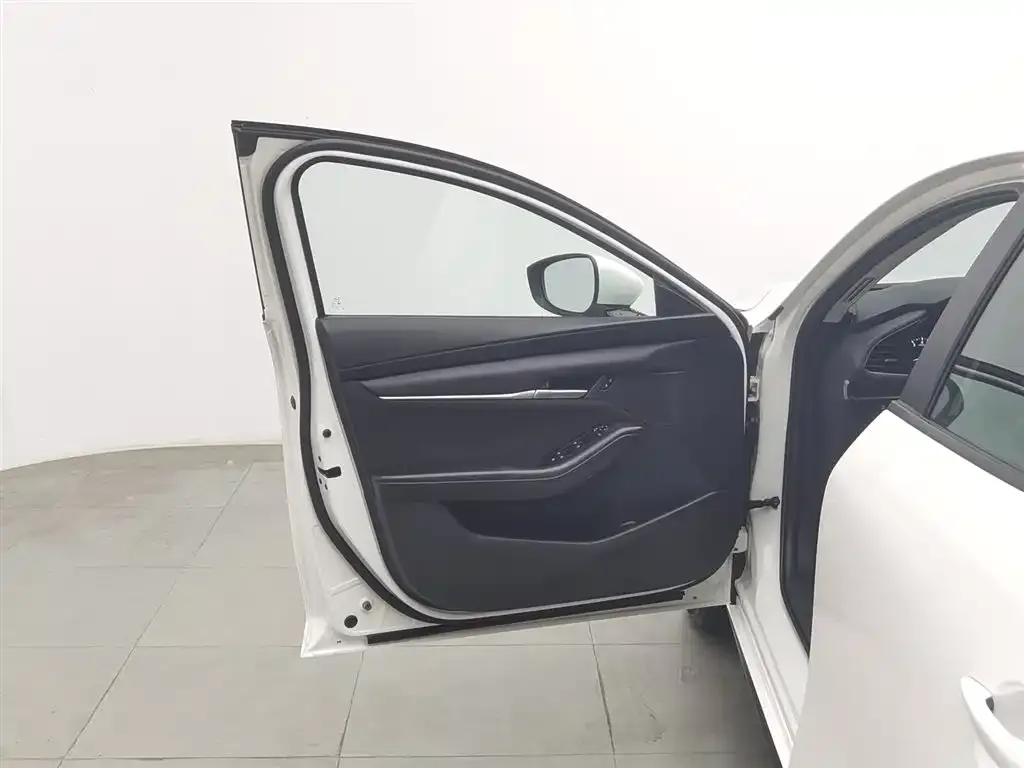 Mazda 3 Axela 2023 из CN, фото 8