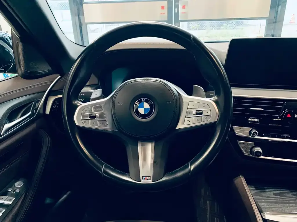 BMW 5 Series — фото 10