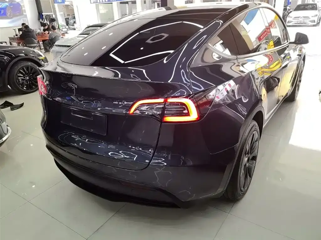 Tesla Model Y — фото 6