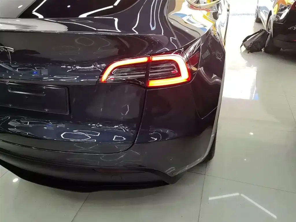 Tesla Model Y — фото 5