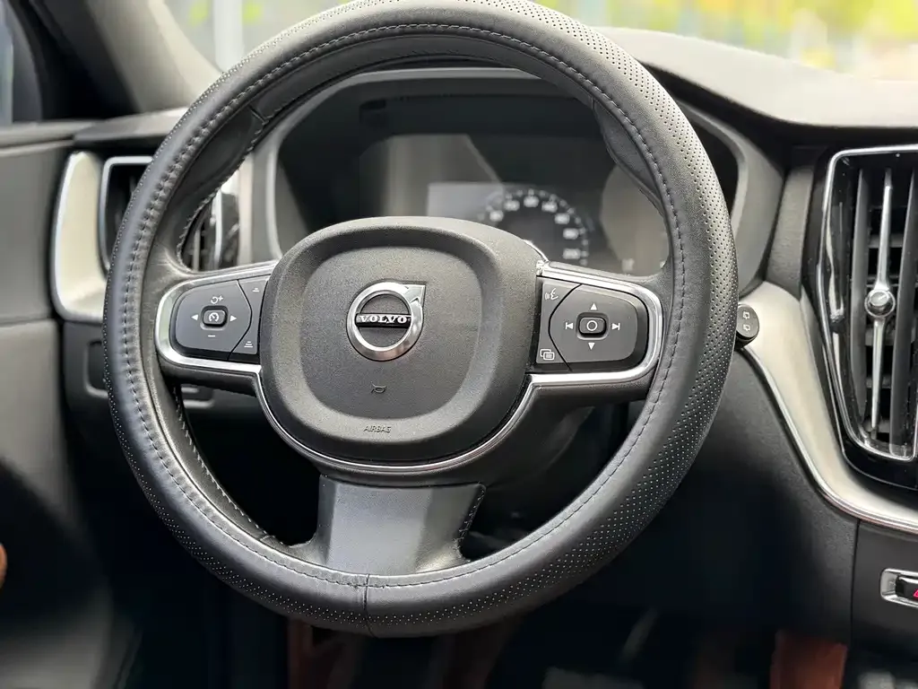 Volvo XC60 2021 из CN, фото 3
