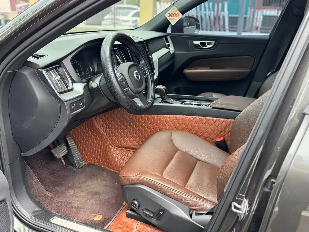 Volvo XC60 2021 из CN, фото 7