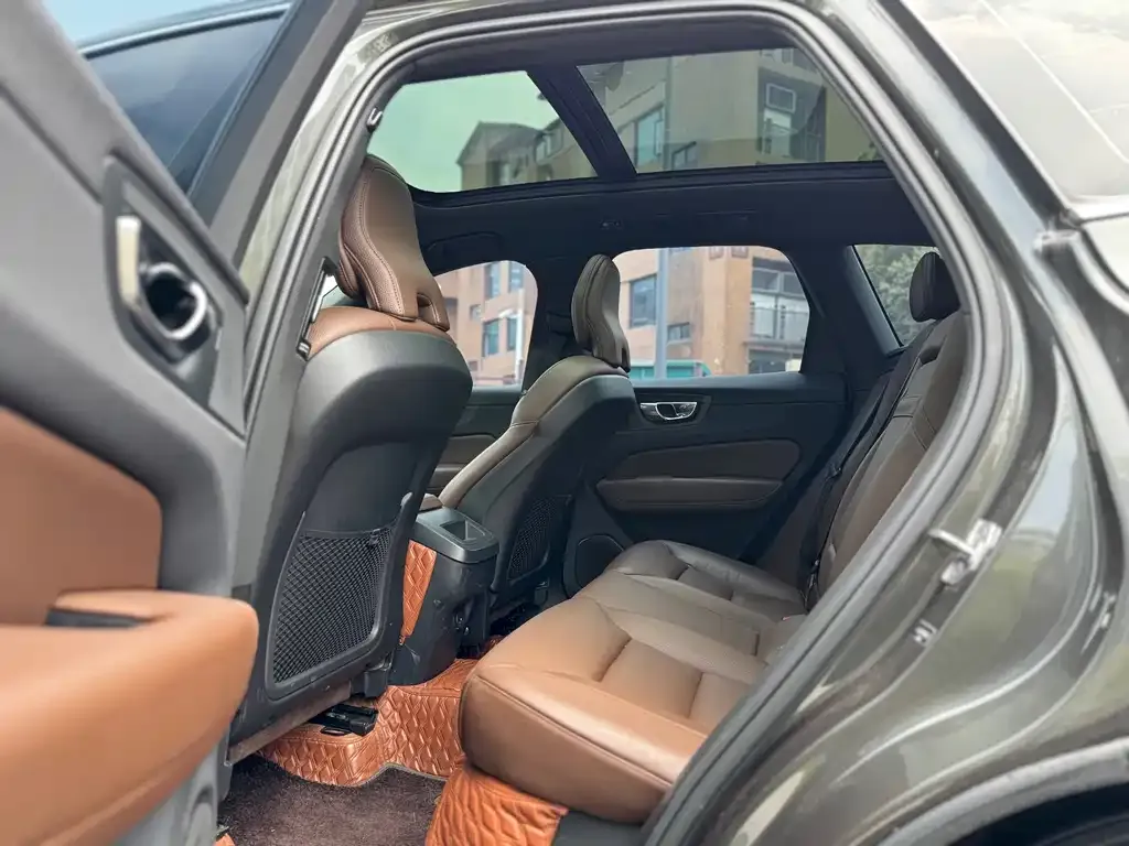 Volvo XC60 2021 из CN, фото 9
