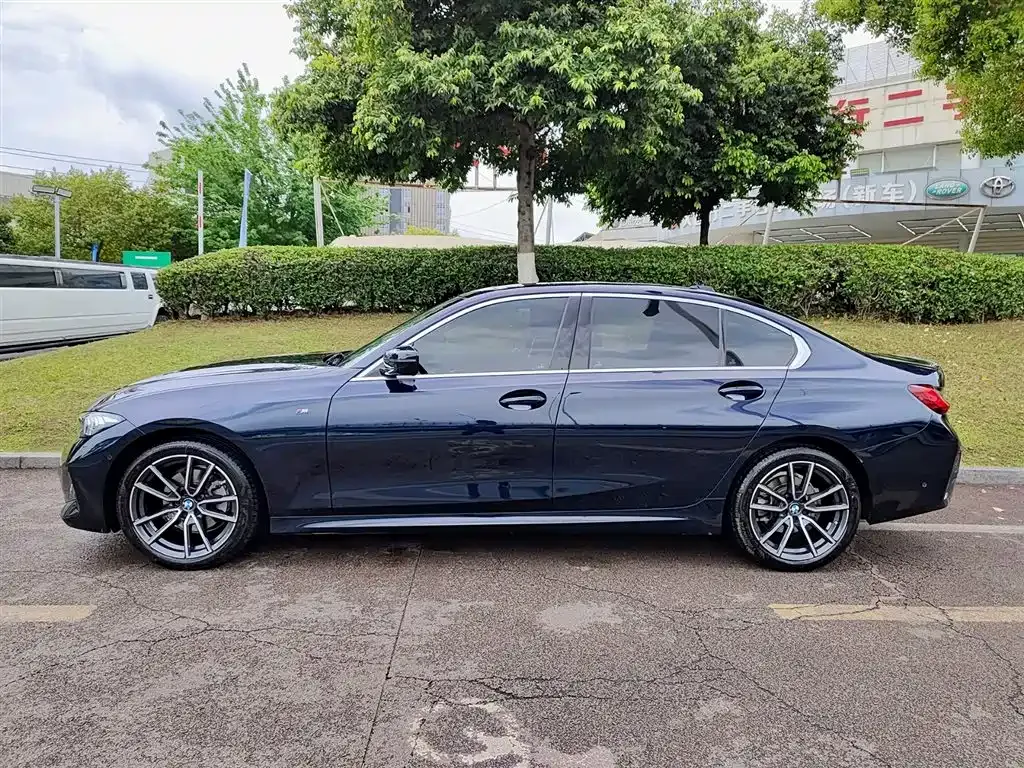 BMW 3 Series 2024 из CN, фото 10