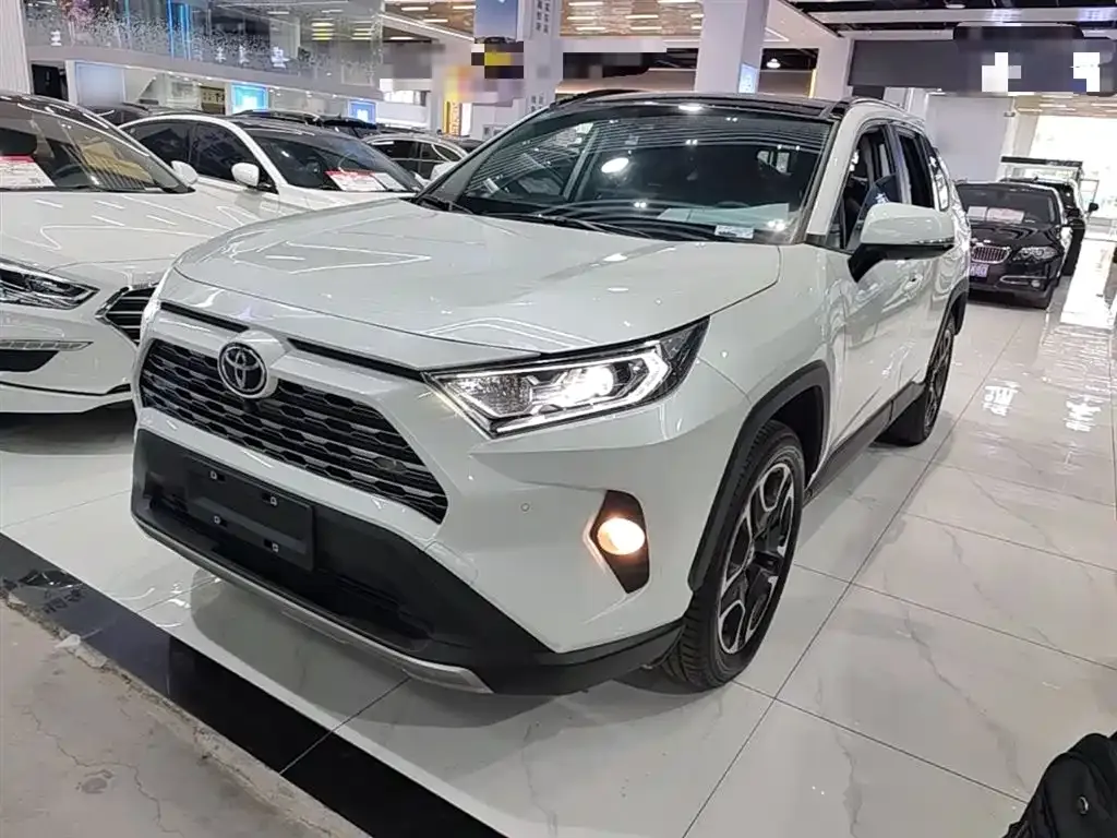 Toyota RAV4 — фото 2