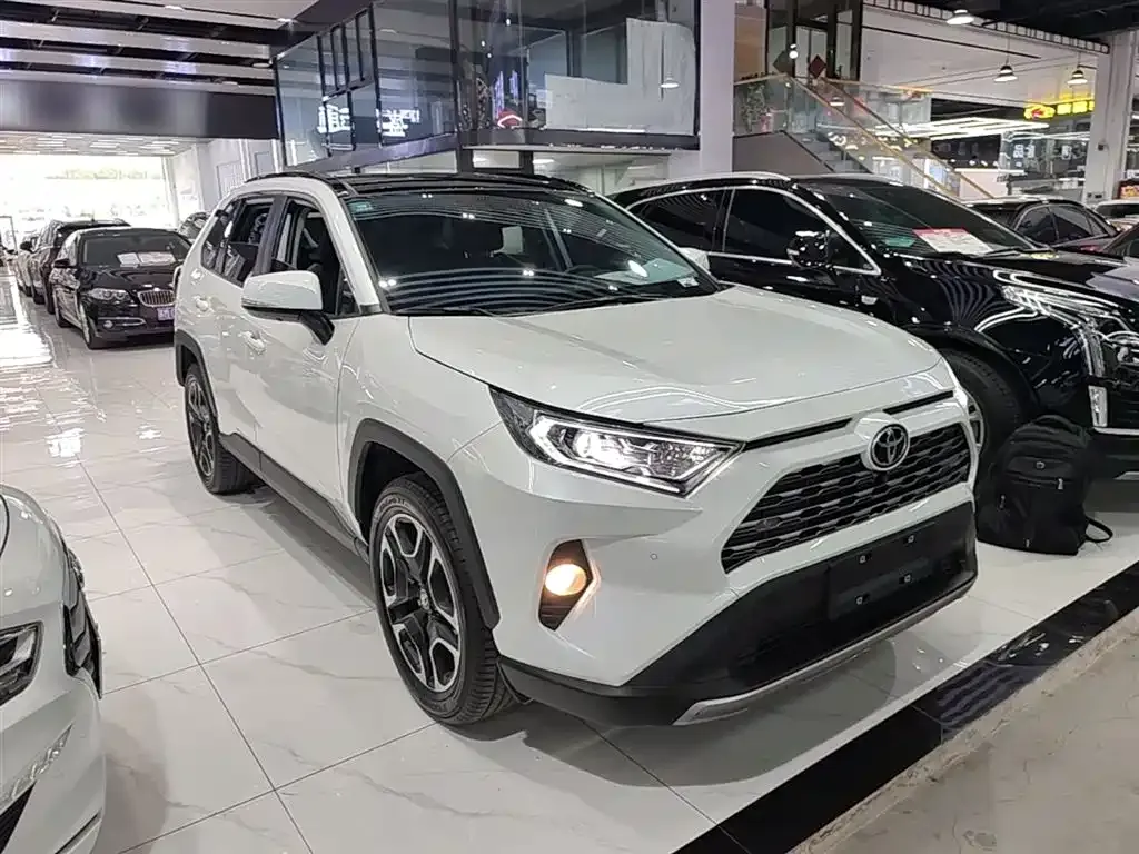 Toyota RAV4 — фото 10