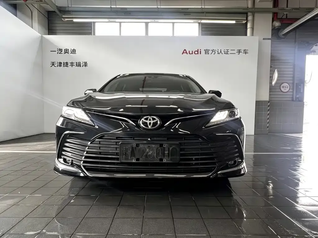 Toyota Camry — фото 10