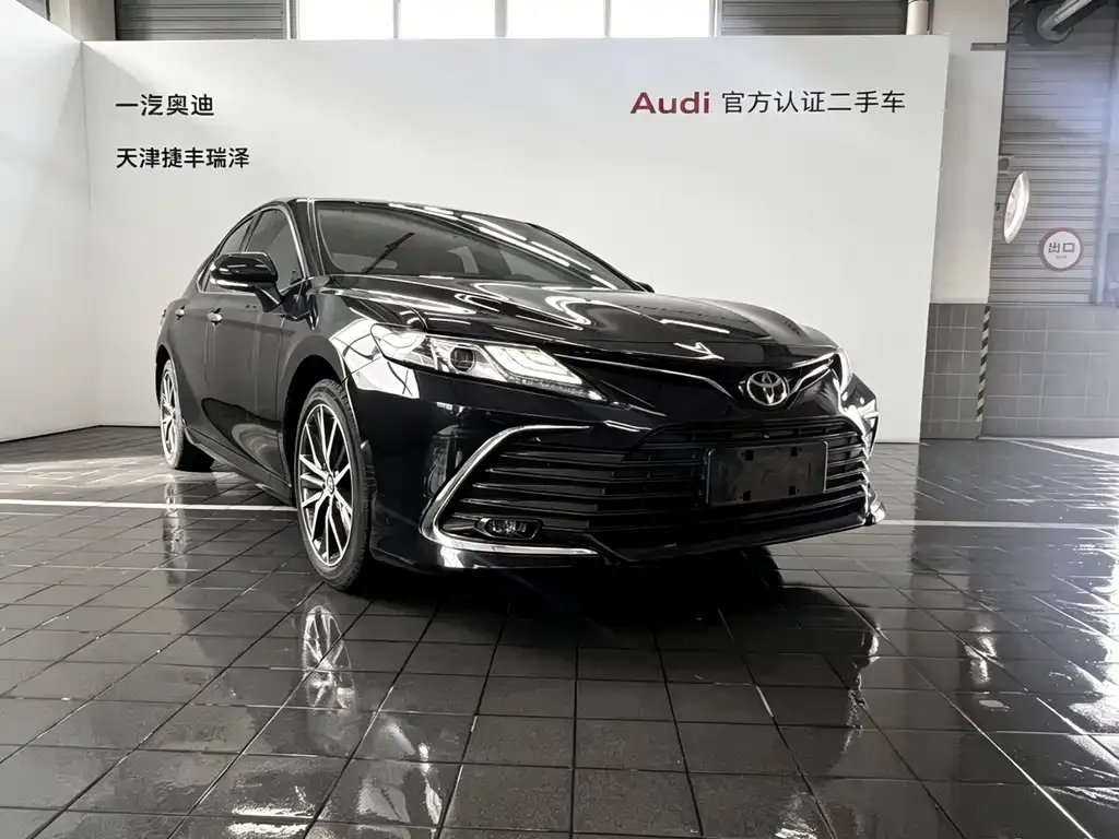 Toyota Camry — фото 3