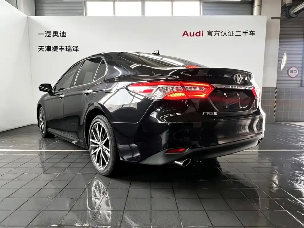 Toyota Camry — фото 4