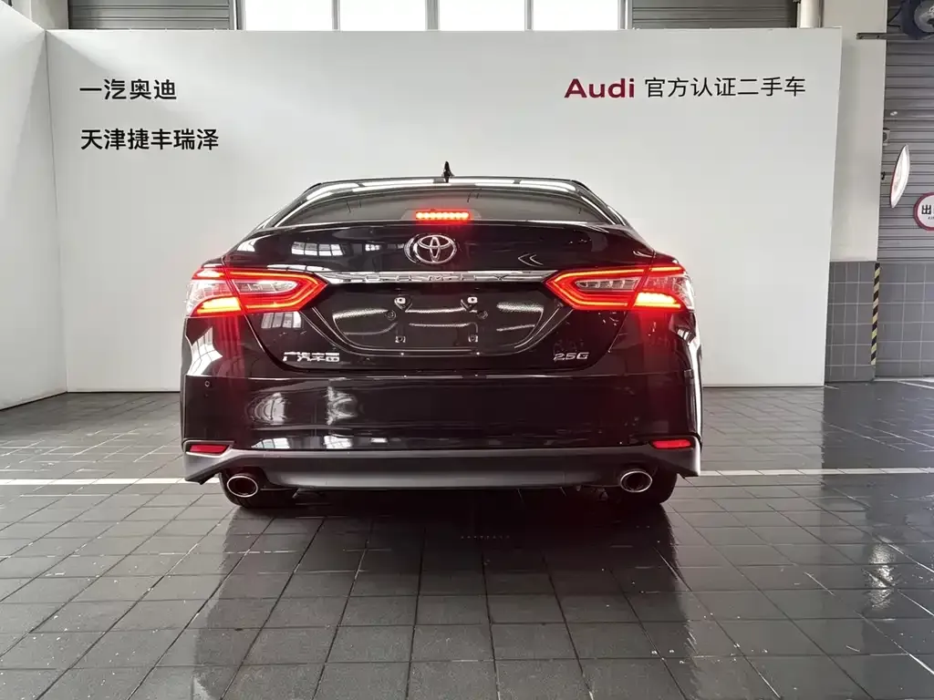 Toyota Camry — фото 9