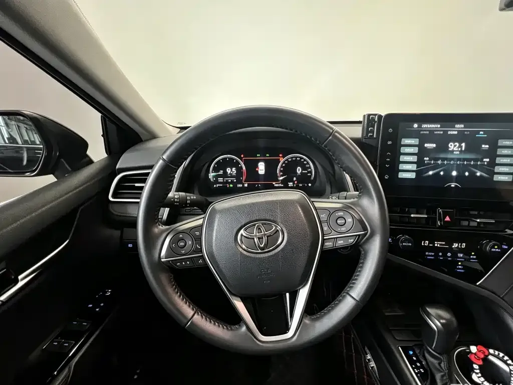 Toyota Camry — фото 7