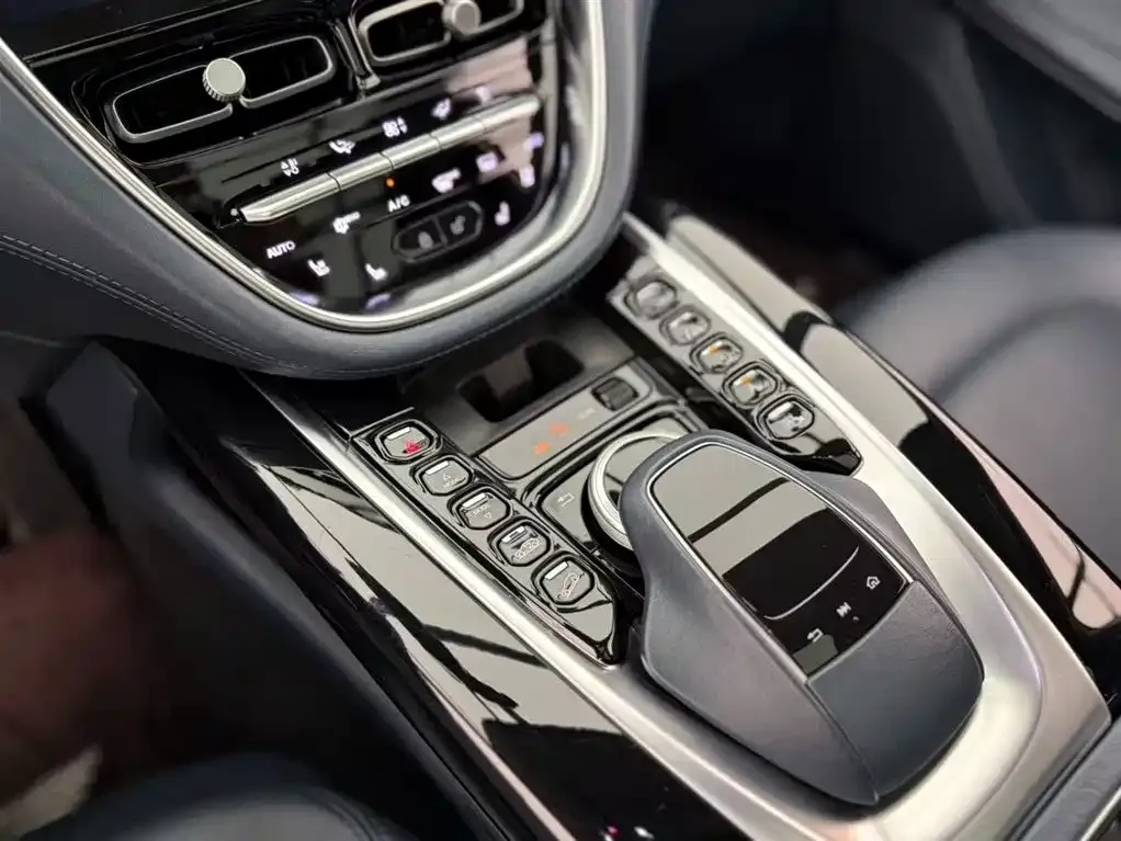 Aston Martin DBX 2021 из CN, фото 5