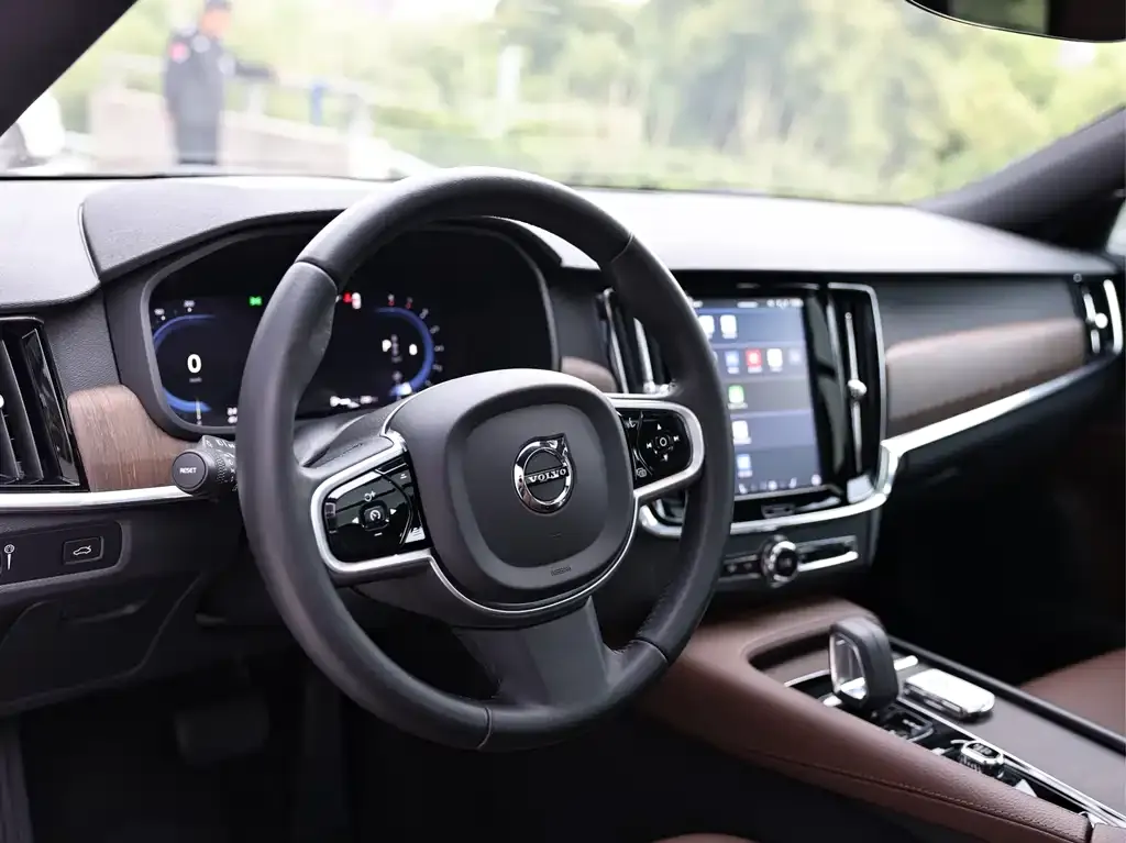 Volvo V90 2022 из CN, фото 2