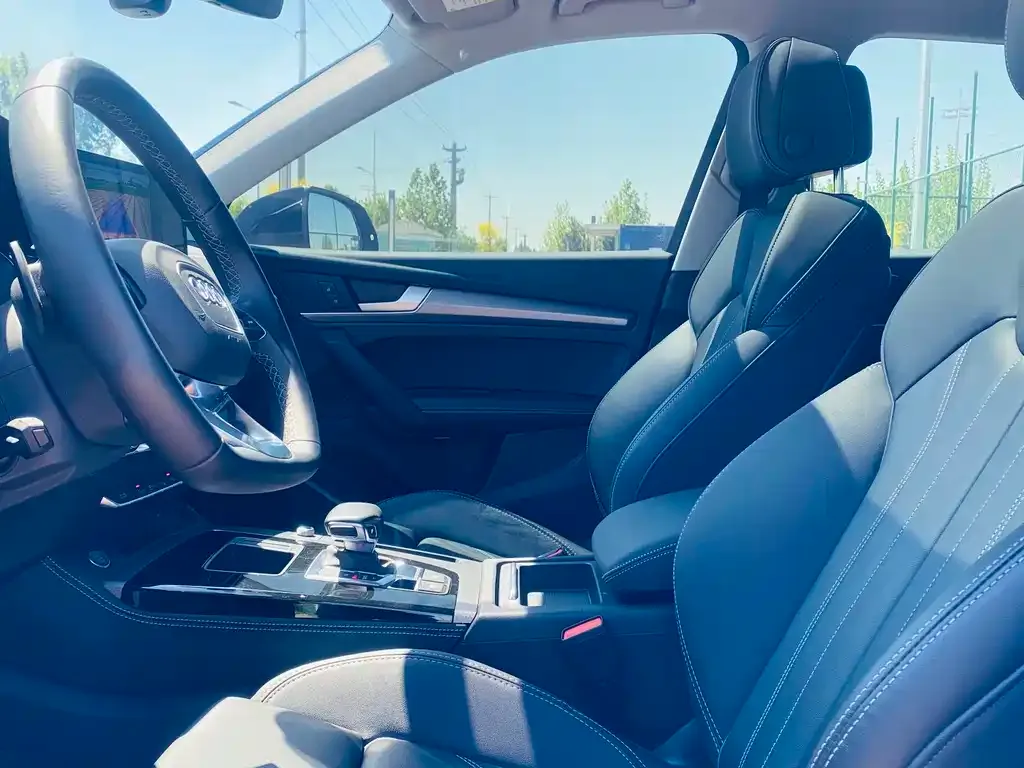 Audi Q5L 2022 из CN, фото 2