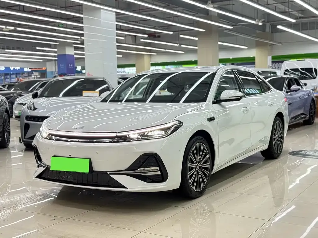Geely Galaxy A7 — фото 1
