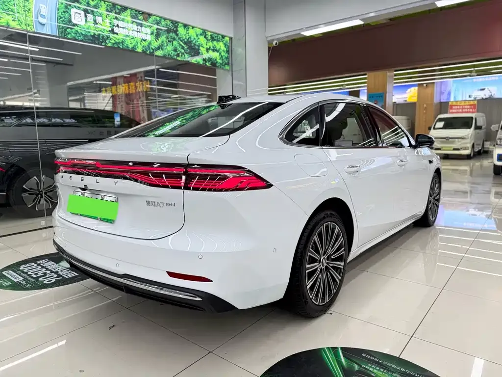 Geely Galaxy A7 — фото 10