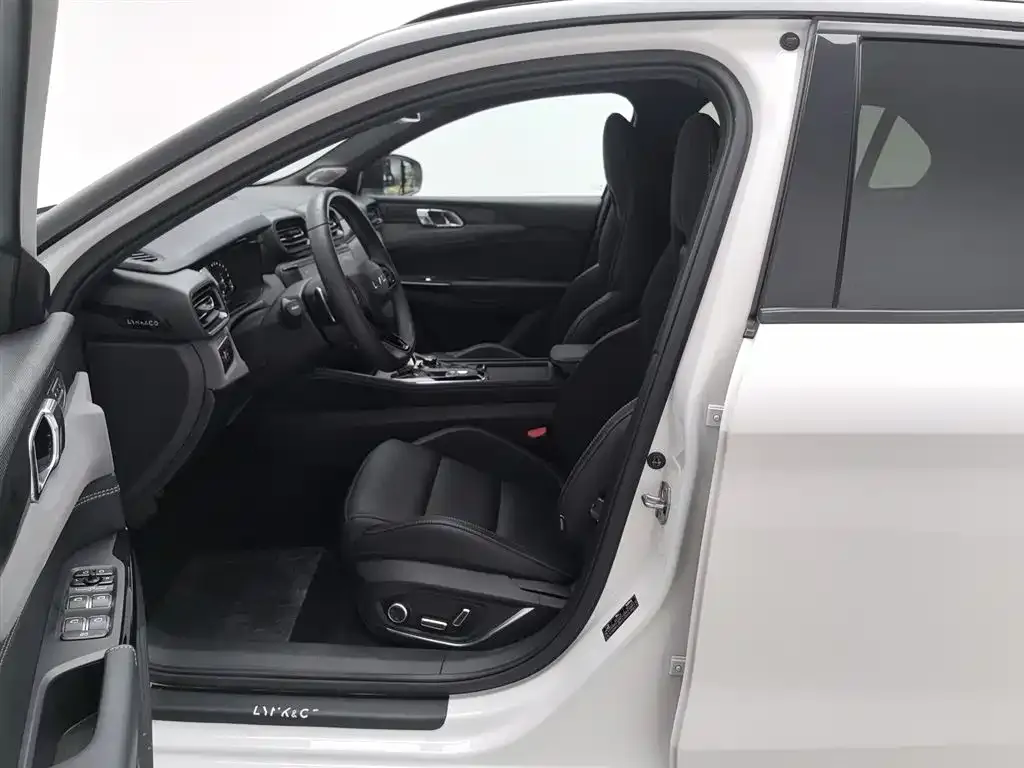 Lynk & Co 02 Hatchback 2023 из CN, фото 3