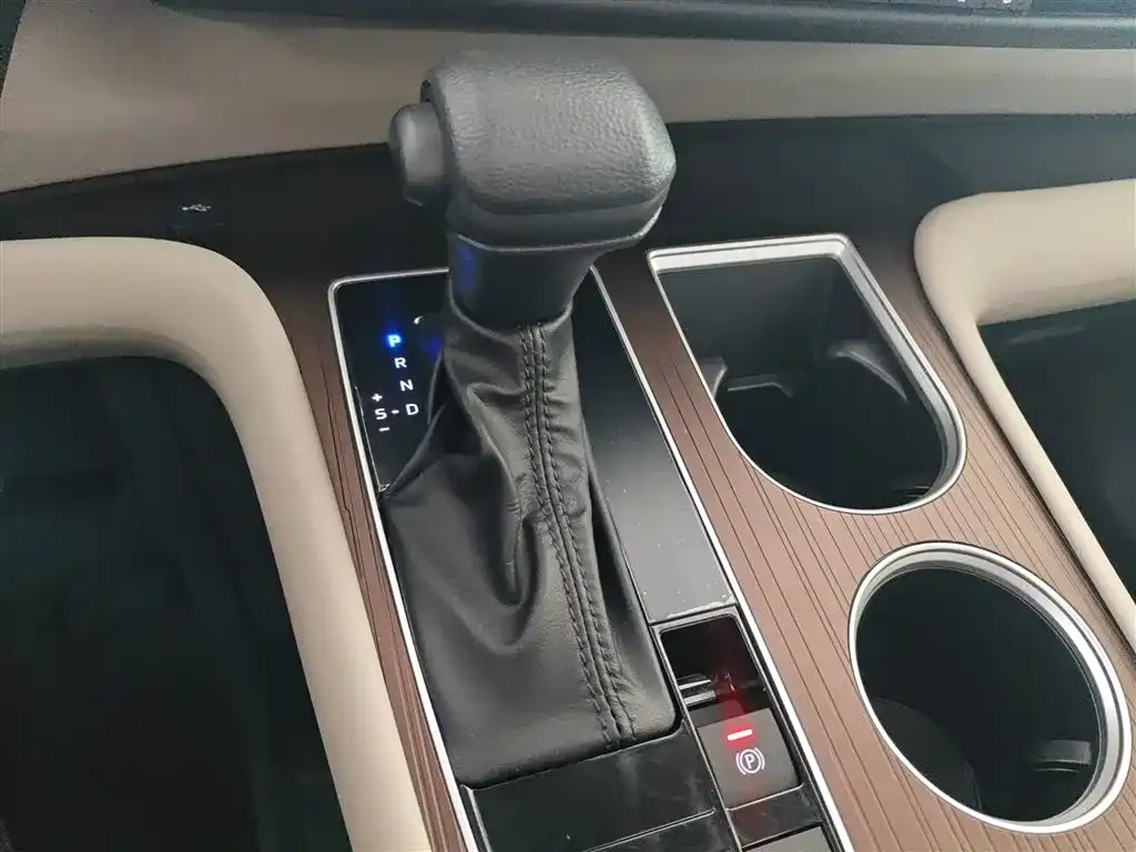 Toyota Granvia — фото 10