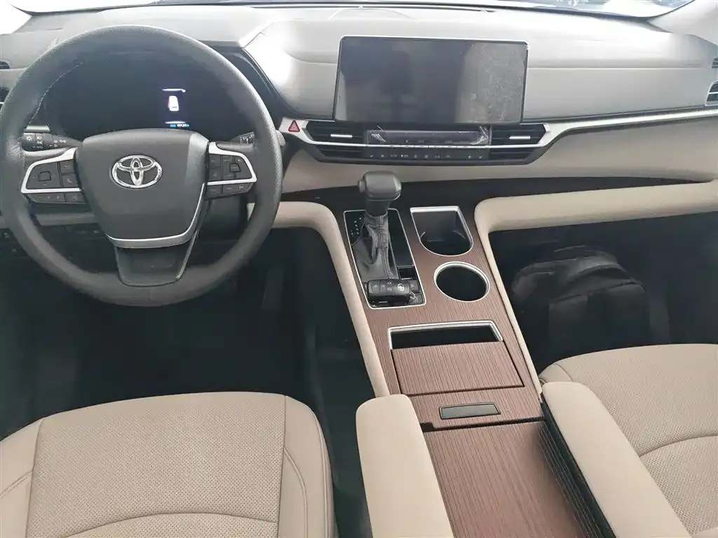 Toyota Granvia — фото 9