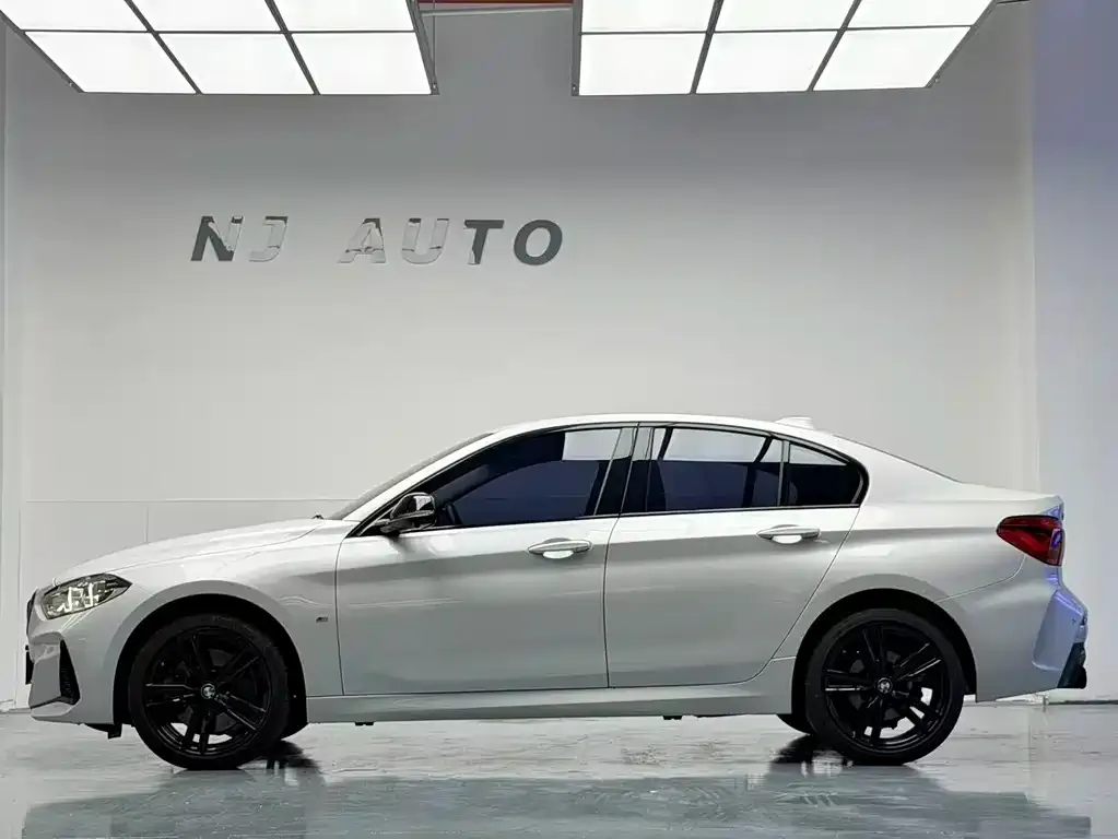 BMW 1 Series 2023 из CN, фото 3