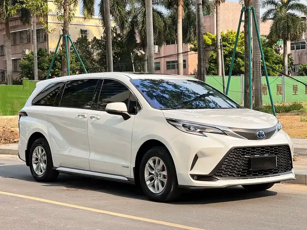 Toyota Granvia — фото 10