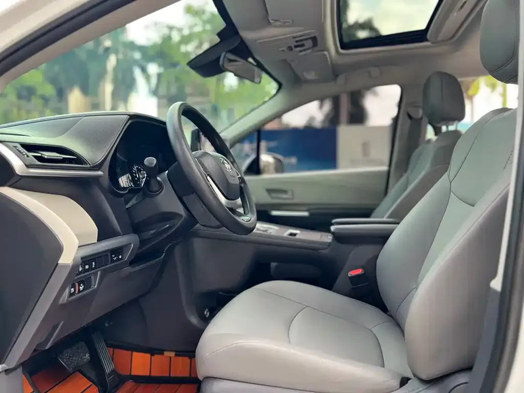 Toyota Granvia — фото 6