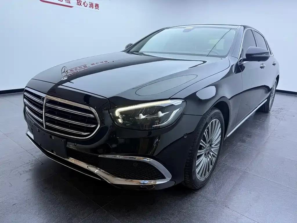 Mercedes-Benz E-Class — фото 1