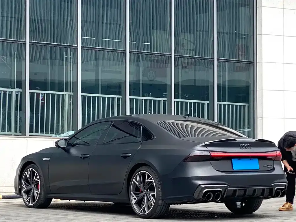 Audi A7L — фото 6