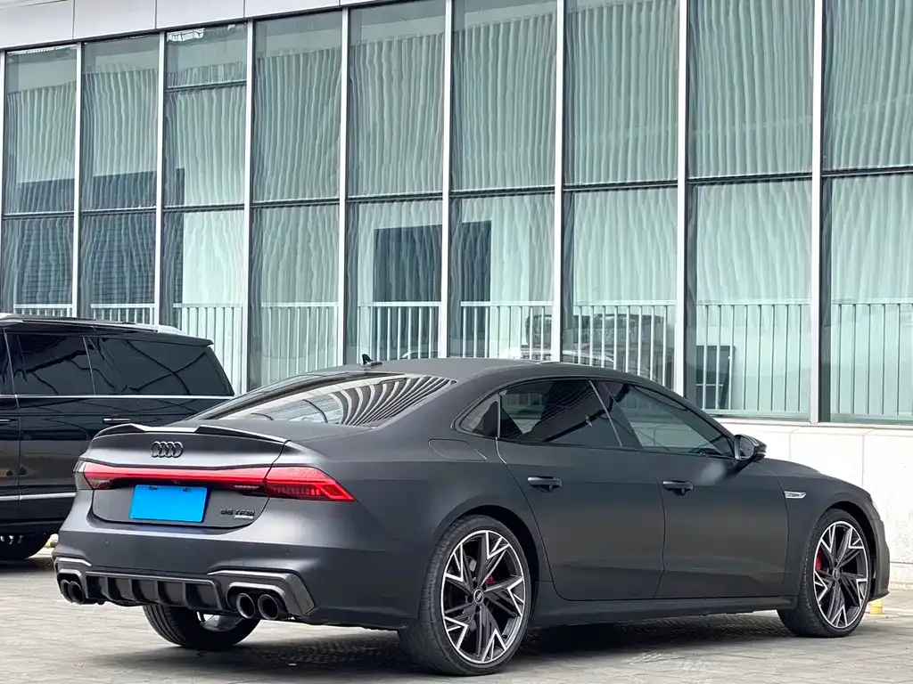 Audi A7L — фото 7
