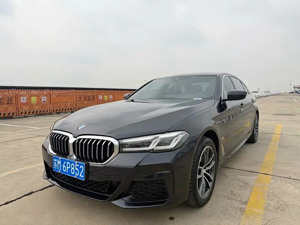 BMW 5 Series — фото 1