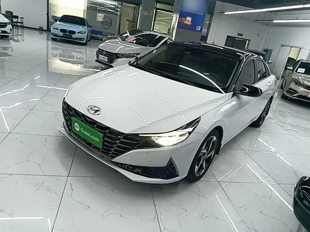 Hyundai Elantra — фото 1