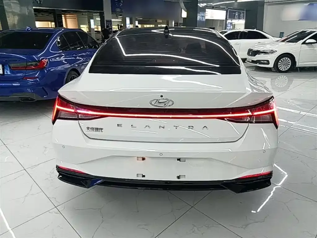 Hyundai Elantra — фото 3