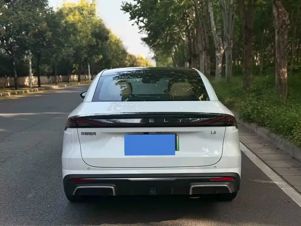 Geely Galaxy L6 — фото 10