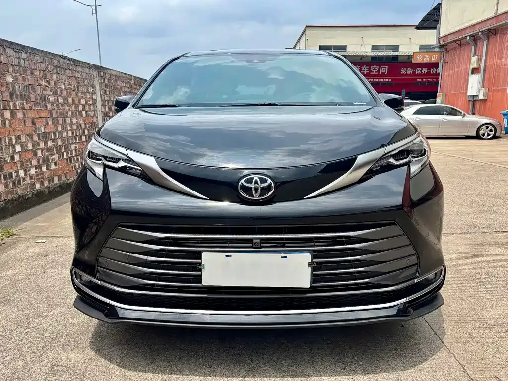 Toyota Sienna — фото 8