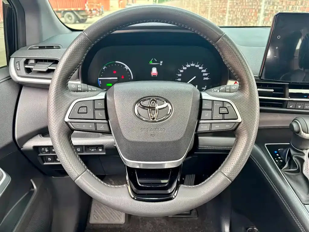 Toyota Sienna — фото 7