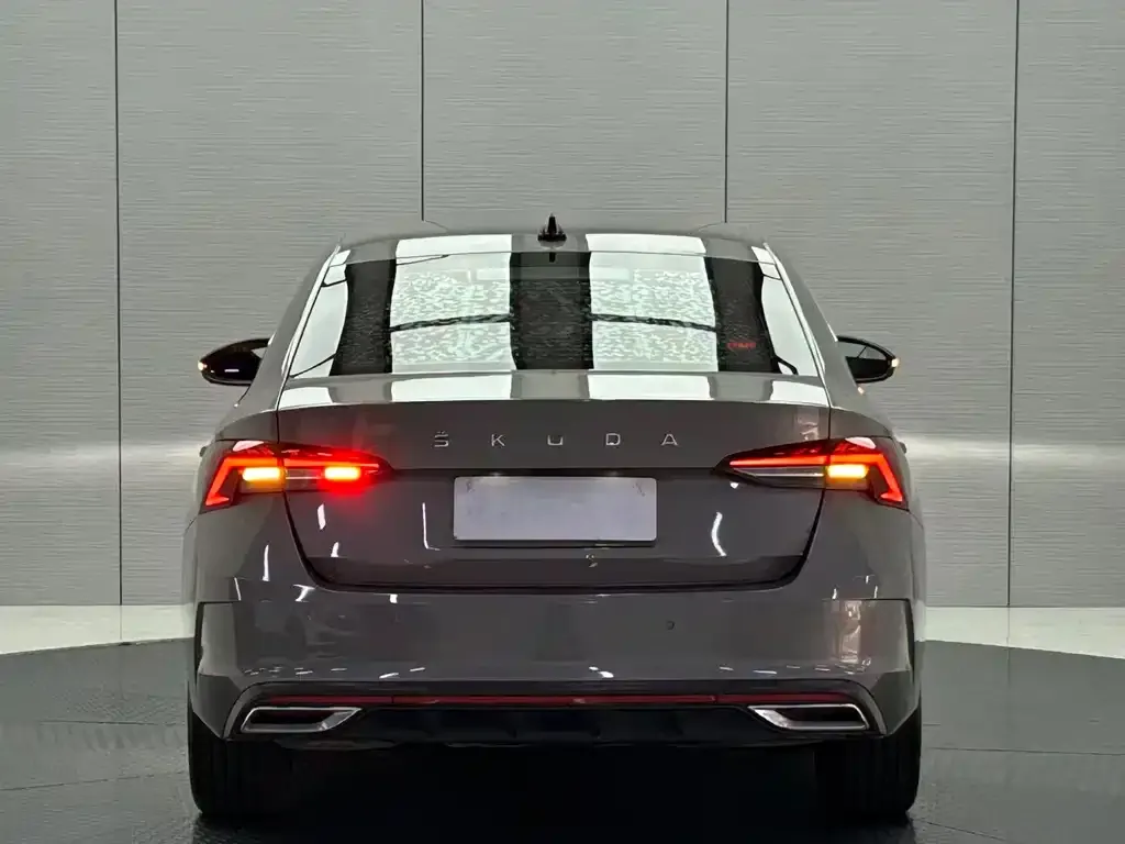 Skoda Octavia — фото 2