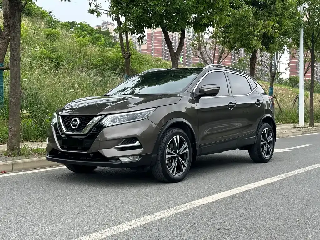 Nissan Qashqai — фото 1