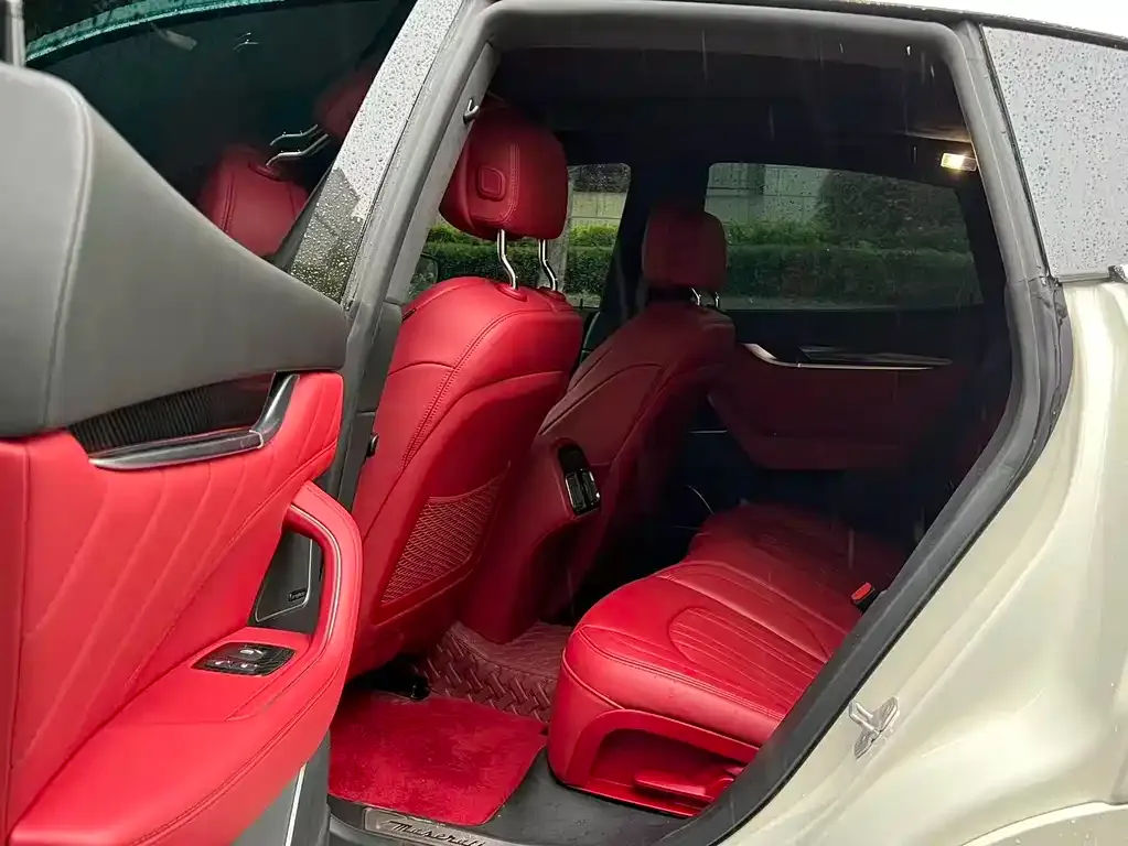 Maserati Levante 2023 из CN, фото 2