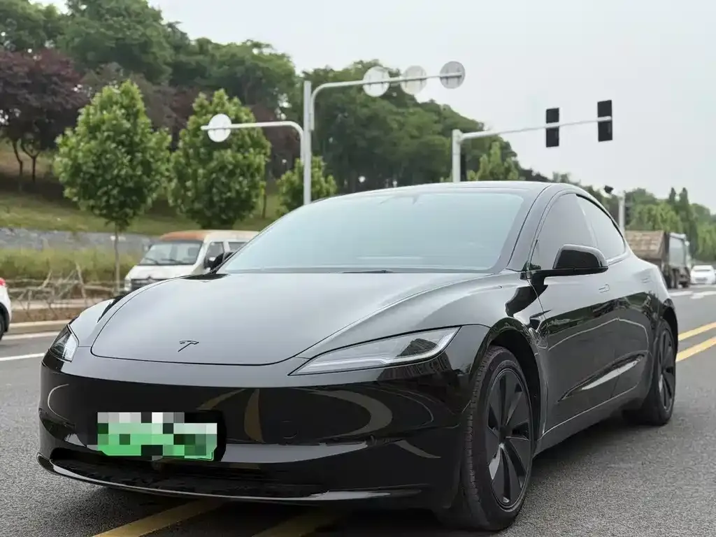 Tesla Model 3 — фото 1