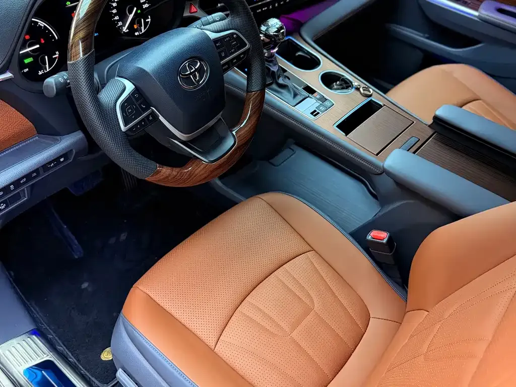 Toyota Sienna — фото 10