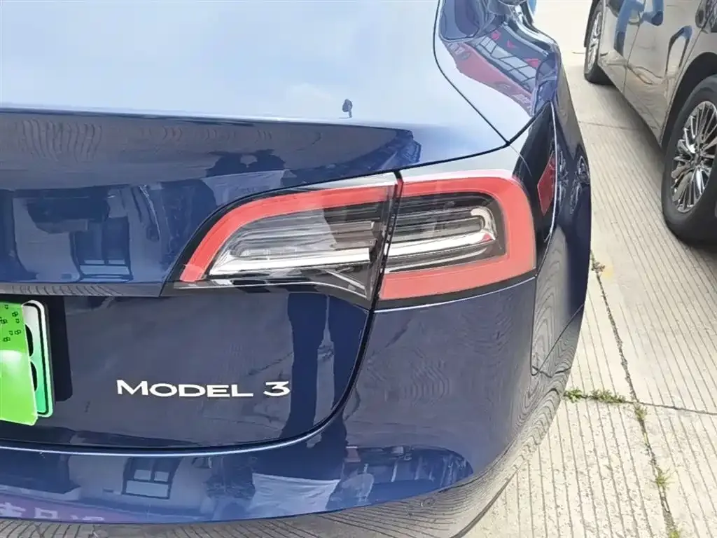 Tesla Model 3 — фото 4