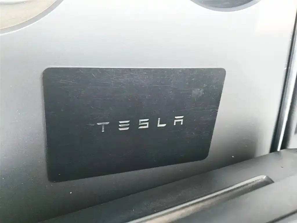 Tesla Model 3 — фото 2
