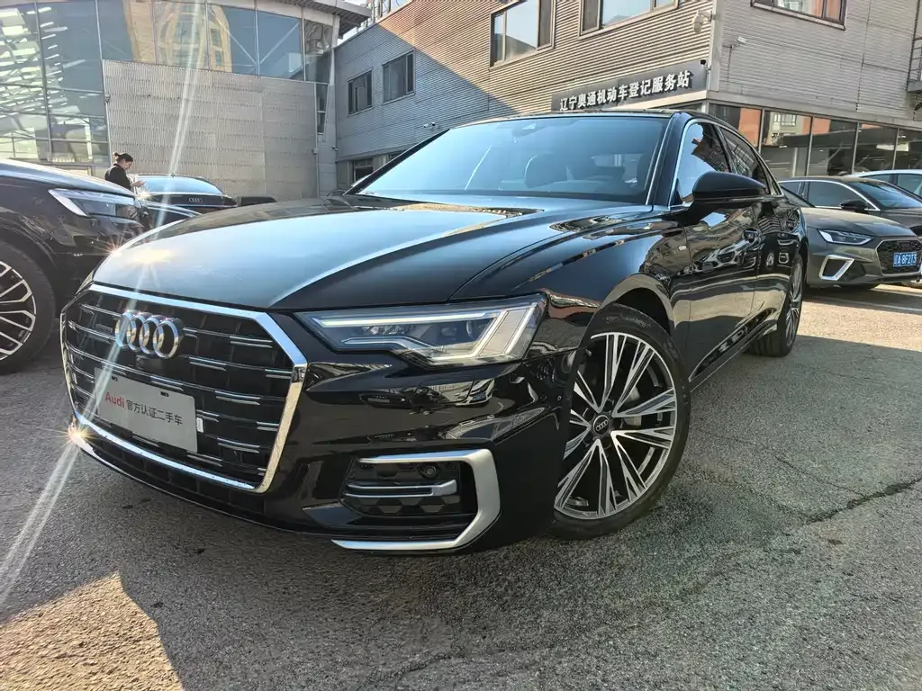 Audi A6L — фото 1